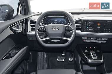 Позашляховик / Кросовер Audi Q4 e-tron 2024 в 
