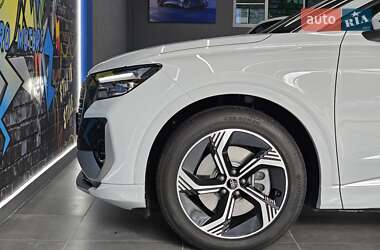 Позашляховик / Кросовер Audi Q4 e-tron 2025 в 
