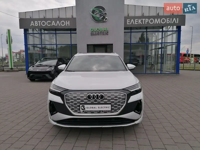 Внедорожник / Кроссовер Audi Q4 e-tron 2023 в 