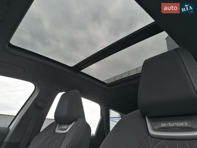 Позашляховик / Кросовер Audi Q4 e-tron 2023 в Мукачевому