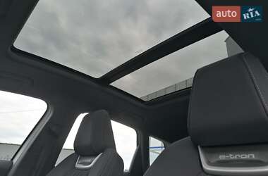 Позашляховик / Кросовер Audi Q4 e-tron 2023 в 