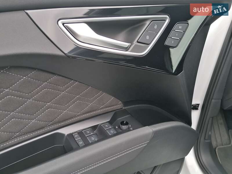 Позашляховик / Кросовер Audi Q4 e-tron 2023 в Мукачевому
