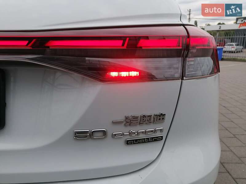 Позашляховик / Кросовер Audi Q4 e-tron 2023 в Мукачевому