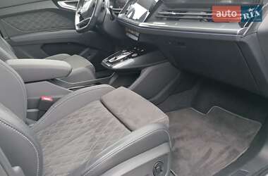 Позашляховик / Кросовер Audi Q4 e-tron 2023 в 