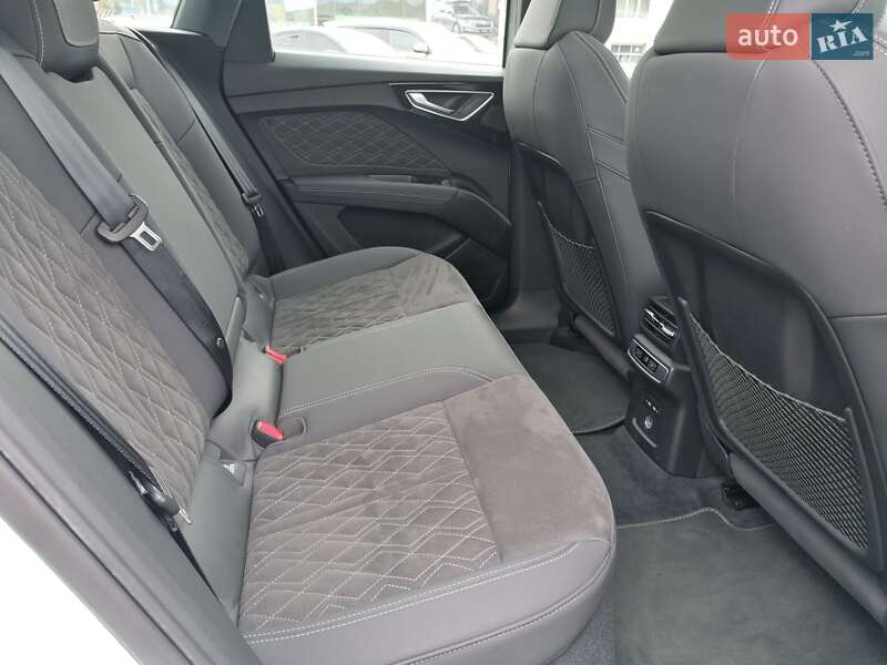 Позашляховик / Кросовер Audi Q4 e-tron 2023 в Мукачевому