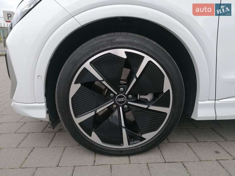 Позашляховик / Кросовер Audi Q4 e-tron 2023 в Мукачевому