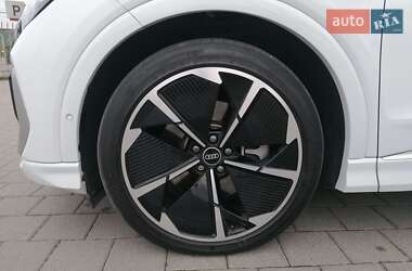Позашляховик / Кросовер Audi Q4 e-tron 2023 в 