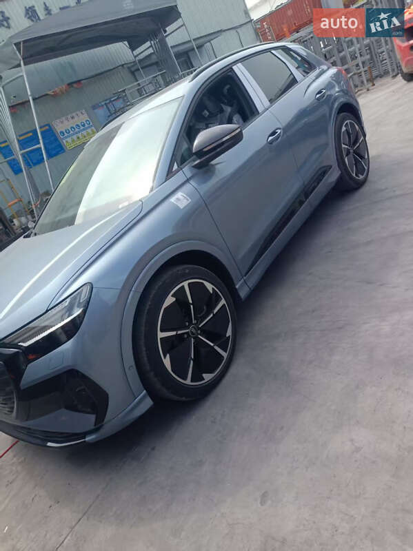 Позашляховик / Кросовер Audi Q4 e-tron 2024 в Львові