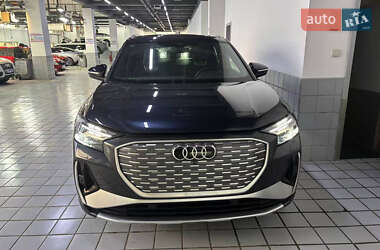 Позашляховик / Кросовер Audi Q4 e-tron 2023 в 