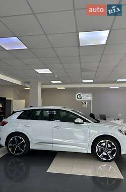 Внедорожник / Кроссовер Audi Q4 e-tron 2023 в 