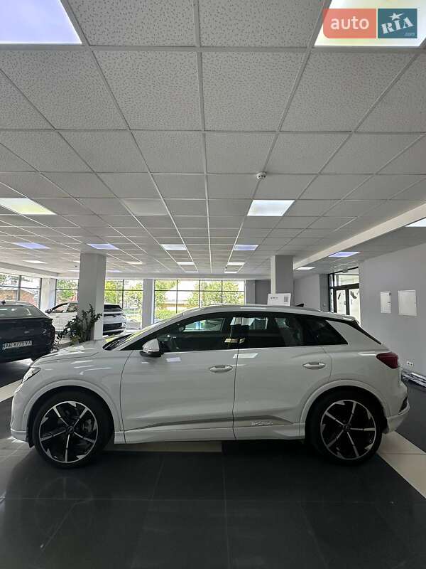 Внедорожник / Кроссовер Audi Q4 e-tron 2023 в Днепре