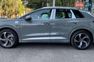 Внедорожник / Кроссовер Audi Q4 e-tron 2025 в 