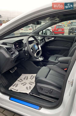 Позашляховик / Кросовер Audi Q4 e-tron 2023 в 