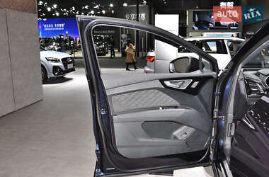 Внедорожник / Кроссовер Audi Q4 e-tron 2023 в 