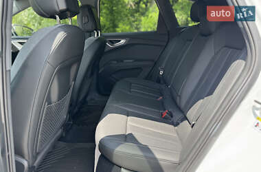 Внедорожник / Кроссовер Audi Q4 e-tron 2024 в 