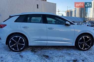 Внедорожник / Кроссовер Audi Q4 e-tron 2023 в 
