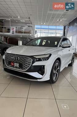 Внедорожник / Кроссовер Audi Q4 e-tron 2022 в 