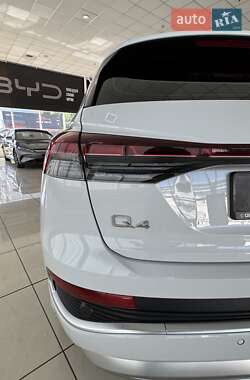 Внедорожник / Кроссовер Audi Q4 e-tron 2022 в 