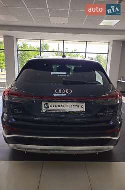 Позашляховик / Кросовер Audi Q4 e-tron 2023 в 