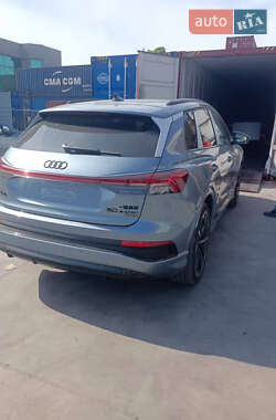 Позашляховик / Кросовер Audi Q4 e-tron 2024 в 