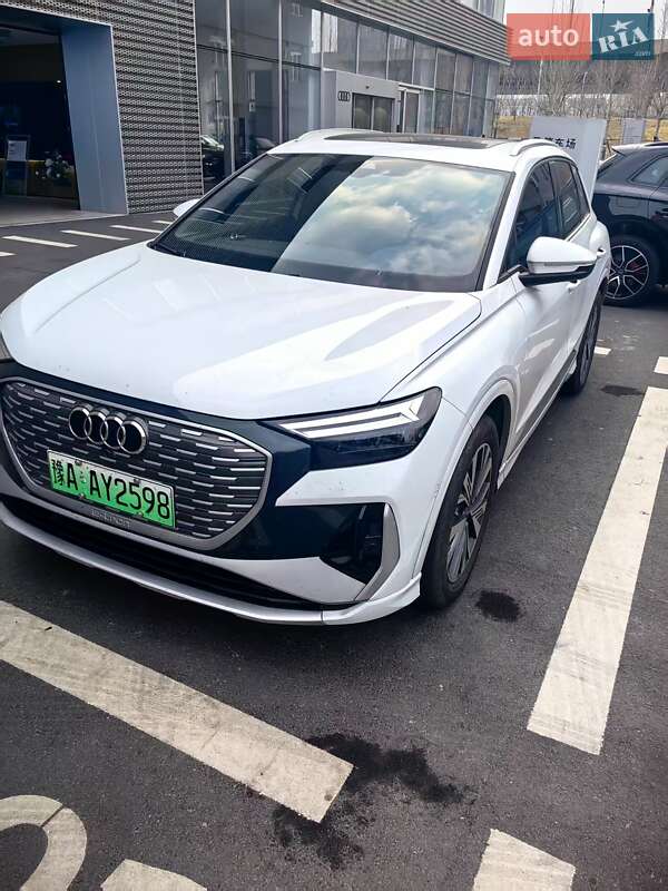 Внедорожник / Кроссовер Audi Q4 e-tron 2023 в 