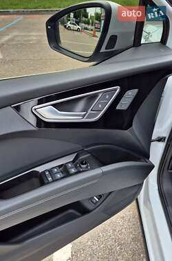 Внедорожник / Кроссовер Audi Q4 e-tron 2023 в 