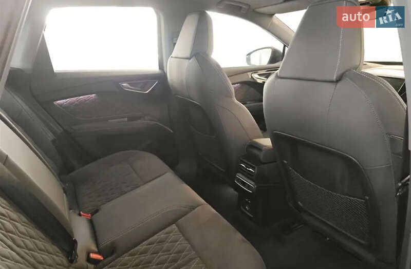 Внедорожник / Кроссовер Audi Q4 e-tron 2023 в Львове