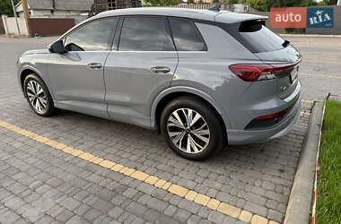 Позашляховик / Кросовер Audi Q4 e-tron 2023 в 