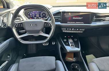 Позашляховик / Кросовер Audi Q4 e-tron 2022 в 