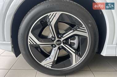 Внедорожник / Кроссовер Audi Q4 e-tron 2025 в 