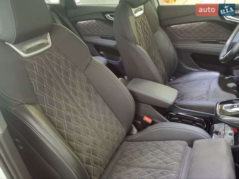 Внедорожник / Кроссовер Audi Q4 e-tron 2023 в Киеве