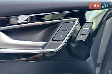 Внедорожник / Кроссовер Audi Q4 e-tron 2025 в 