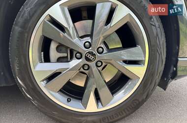 Позашляховик / Кросовер Audi Q4 e-tron 2022 в 