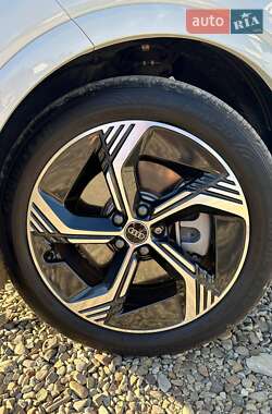 Внедорожник / Кроссовер Audi Q4 e-tron 2023 в 