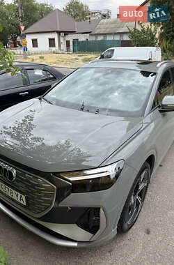 Позашляховик / Кросовер Audi Q4 e-tron 2023 в 