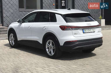 Позашляховик / Кросовер Audi Q4 e-tron 2023 в 