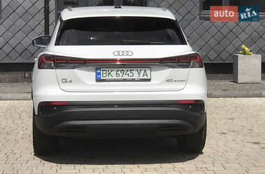 Позашляховик / Кросовер Audi Q4 e-tron 2023 в 