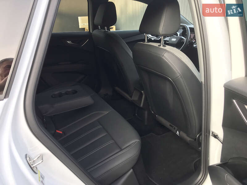 Внедорожник / Кроссовер Audi Q4 e-tron 2023 в Ровно