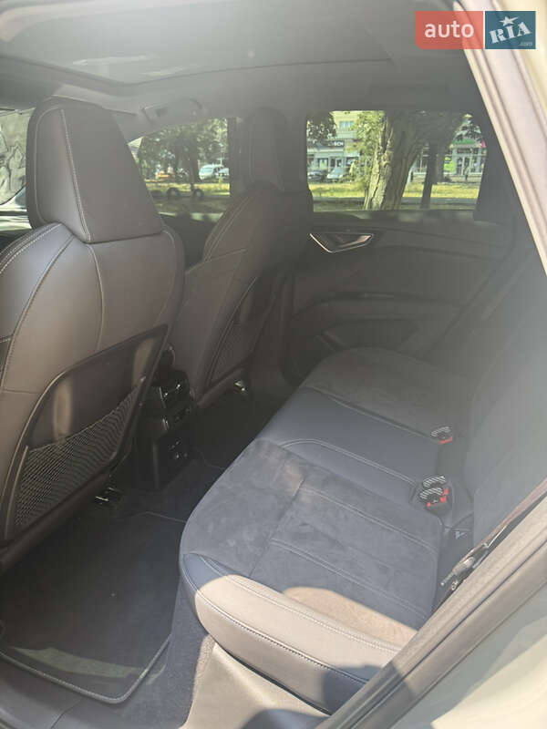 Позашляховик / Кросовер Audi Q4 e-tron 2022 в Одесі