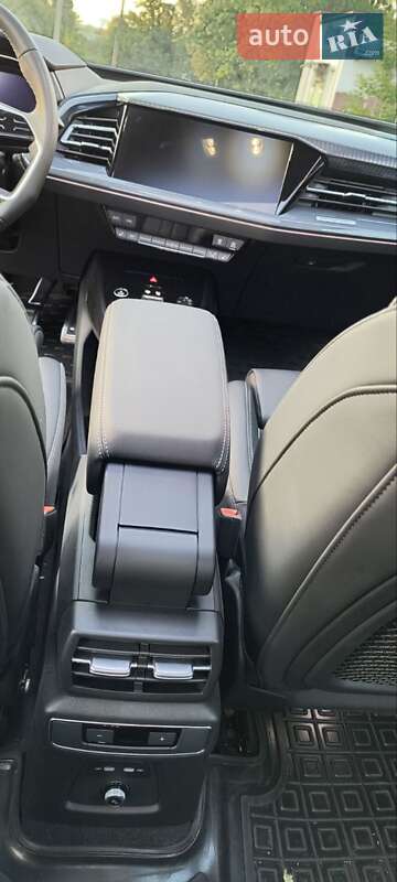 Внедорожник / Кроссовер Audi Q4 e-tron 2024 в Чернигове