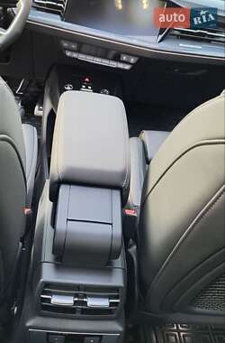 Позашляховик / Кросовер Audi Q4 e-tron 2024 в 