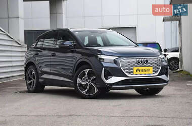 Позашляховик / Кросовер Audi Q4 e-tron 2024 в 