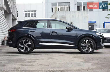 Позашляховик / Кросовер Audi Q4 e-tron 2024 в 