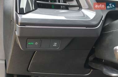 Позашляховик / Кросовер Audi Q4 e-tron 2025 в 