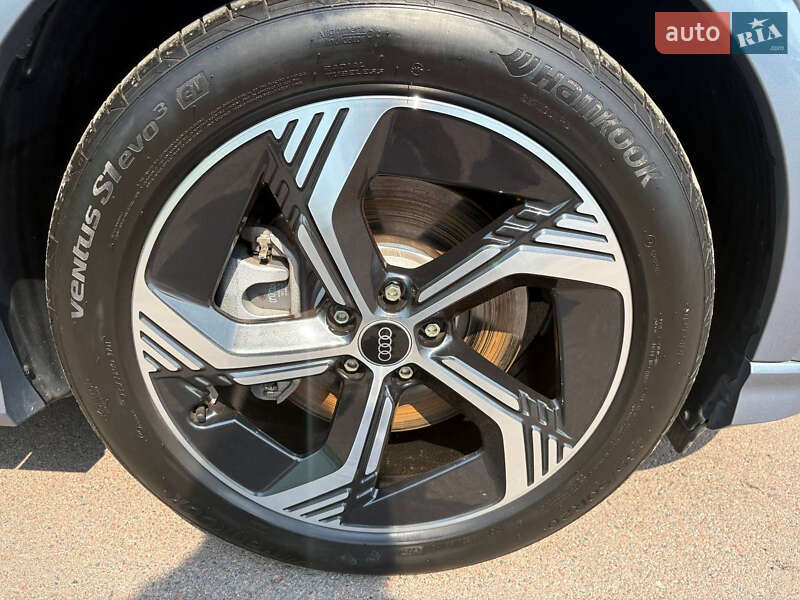 Позашляховик / Кросовер Audi Q4 e-tron 2023 в Києві
