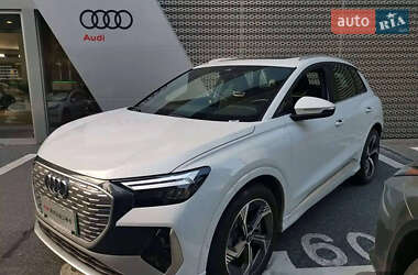 Позашляховик / Кросовер Audi Q4 e-tron 2023 в 