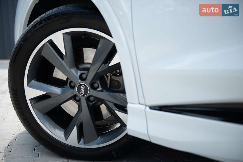 Позашляховик / Кросовер Audi Q4 e-tron 2022 в Мукачевому