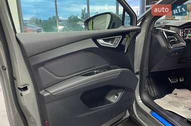 Позашляховик / Кросовер Audi Q4 e-tron 2025 в 