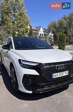 Позашляховик / Кросовер Audi Q4 e-tron 2023 в 