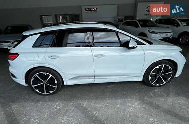Позашляховик / Кросовер Audi Q4 e-tron 2022 в 